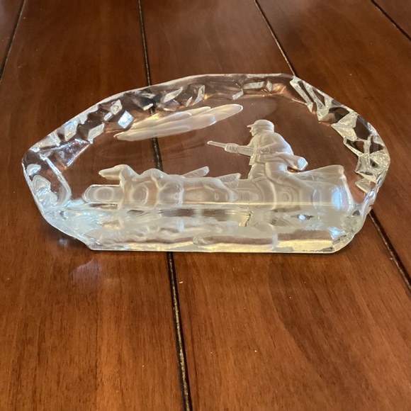 Etched Crystal bird dog hunting scene paperweight - Picture 4 of 8